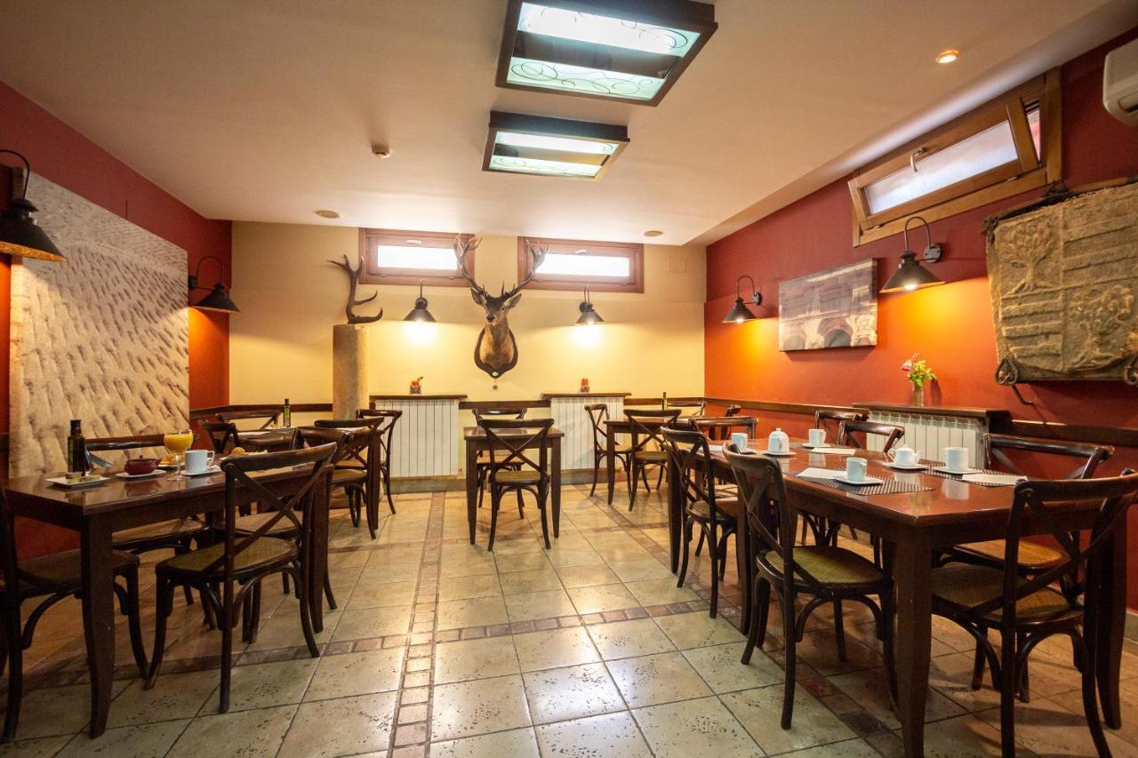 Hostal Los Canteros Golmayo ภายนอก รูปภาพ