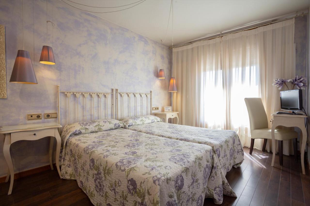 Hostal Los Canteros Golmayo ภายนอก รูปภาพ