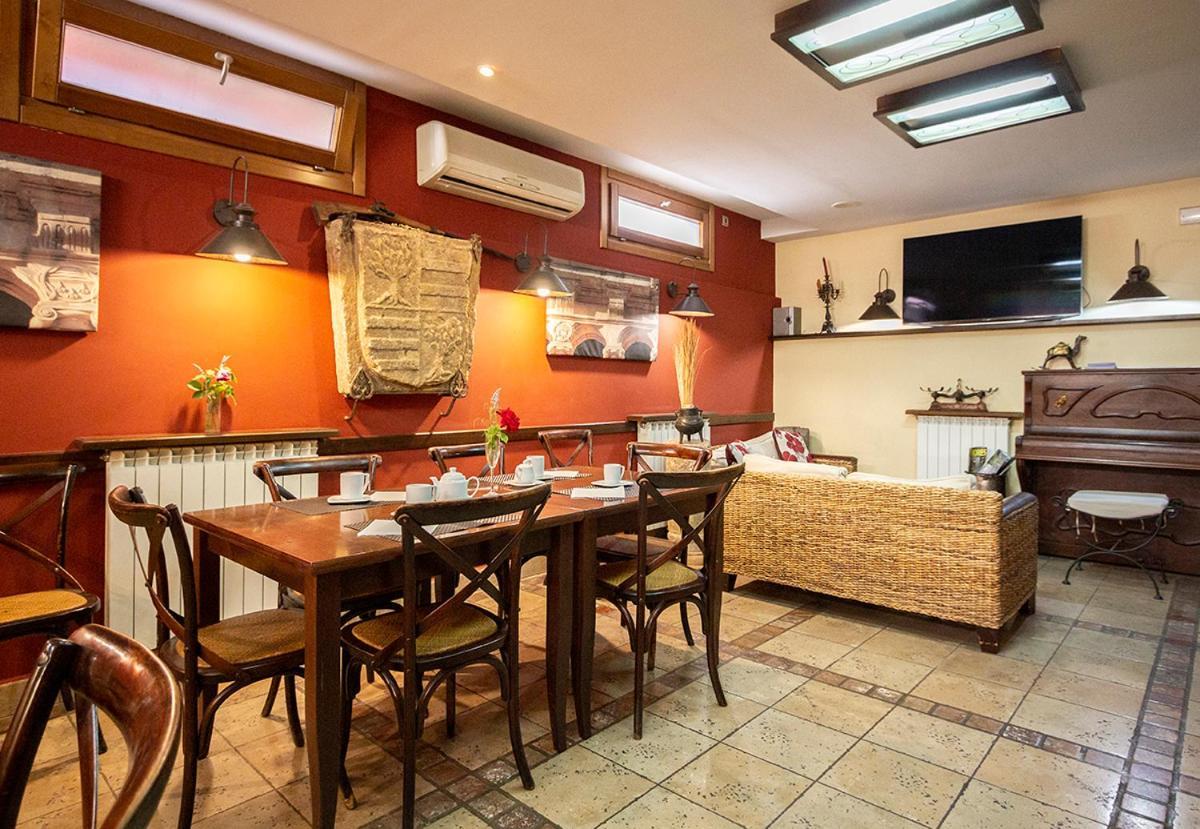 Hostal Los Canteros Golmayo ภายนอก รูปภาพ