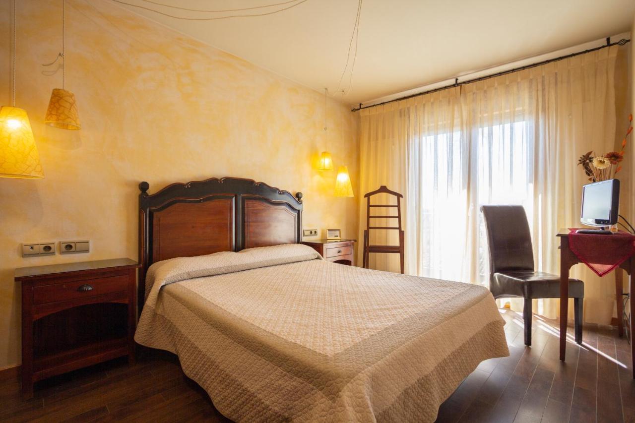 Hostal Los Canteros Golmayo ภายนอก รูปภาพ