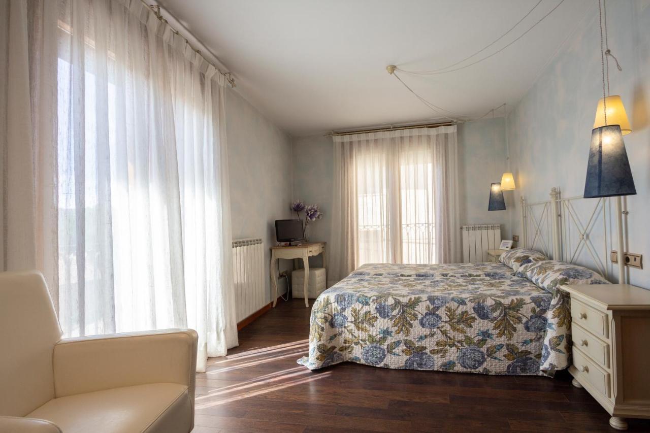 Hostal Los Canteros Golmayo ภายนอก รูปภาพ